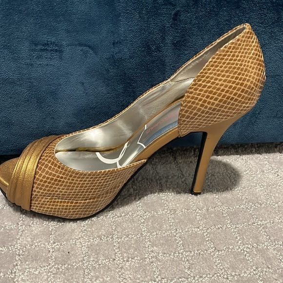 Promiscuous Taupe Heals - Picture 3 of 5